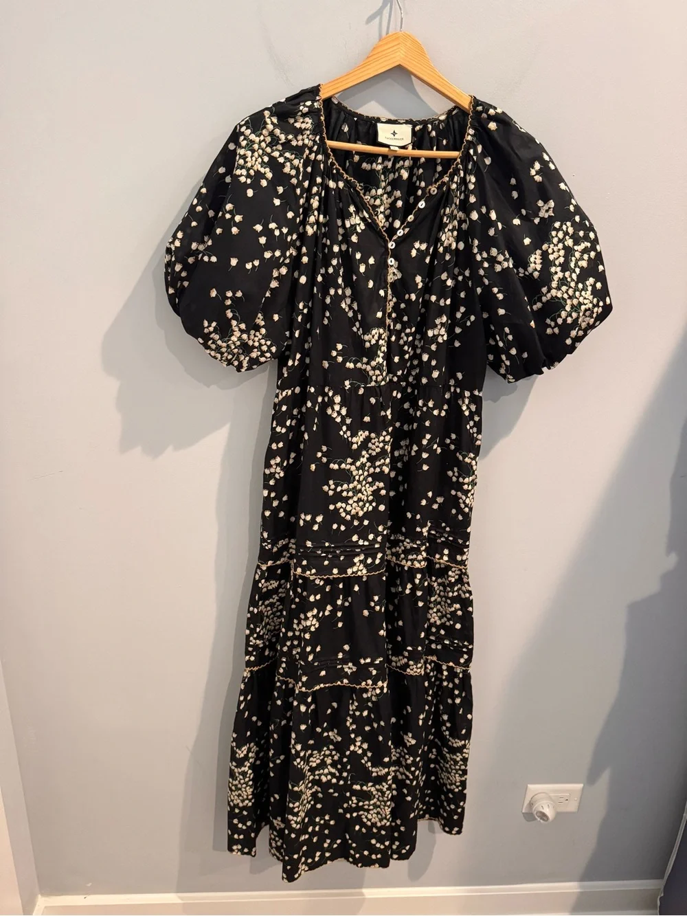 NEW Tuckernuck Mimi Tossed Floral Midi Dress in Black, Size L